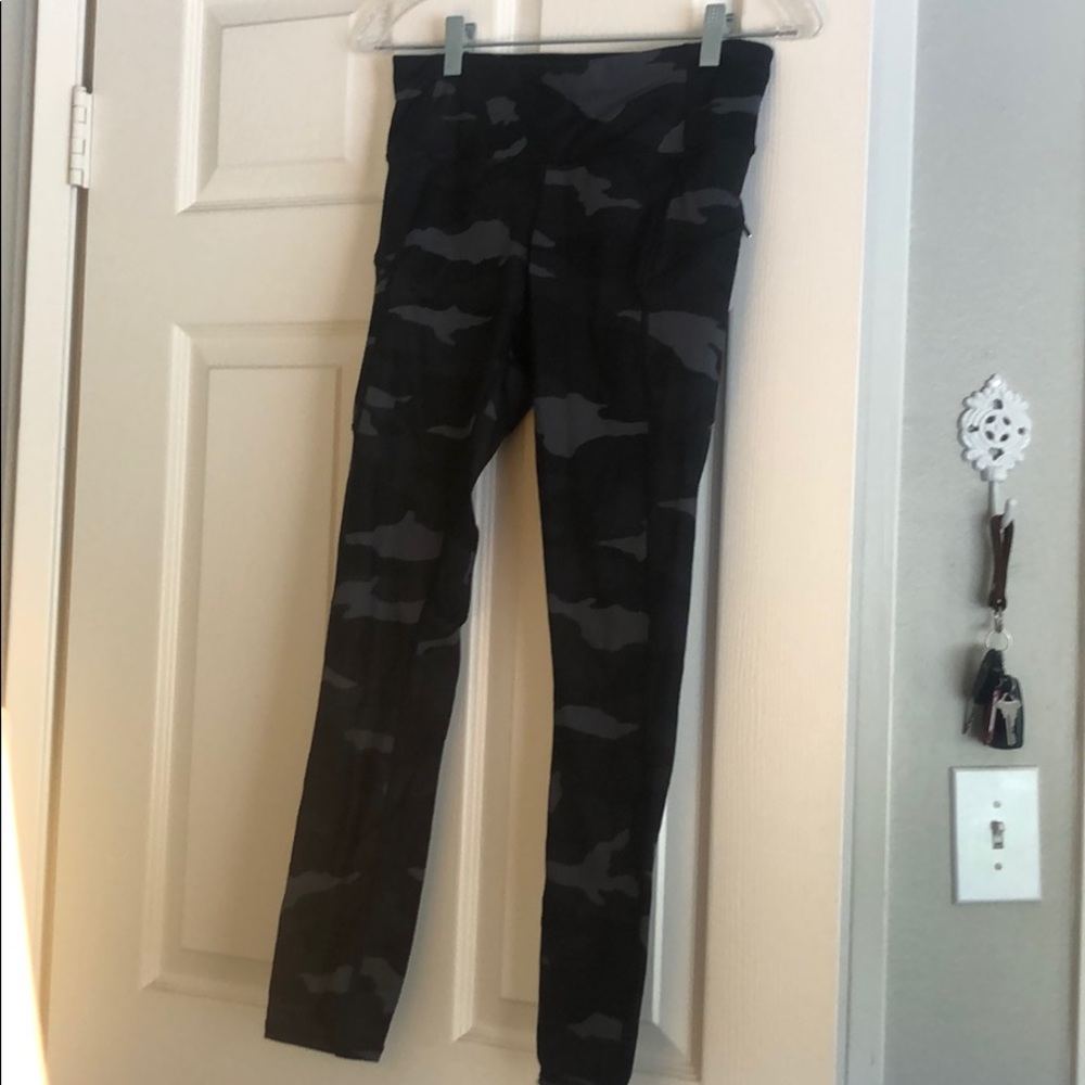 Athleta 3/4 leggings